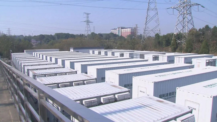 儲能板塊與電池板塊區(qū)別，工廠電池儲能電站優(yōu)缺點(diǎn)