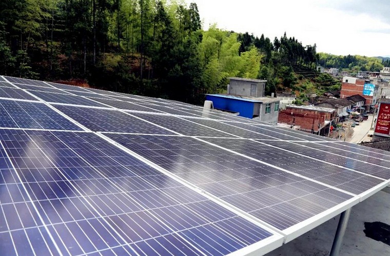 100kw光伏一天發(fā)電量高峰時間？